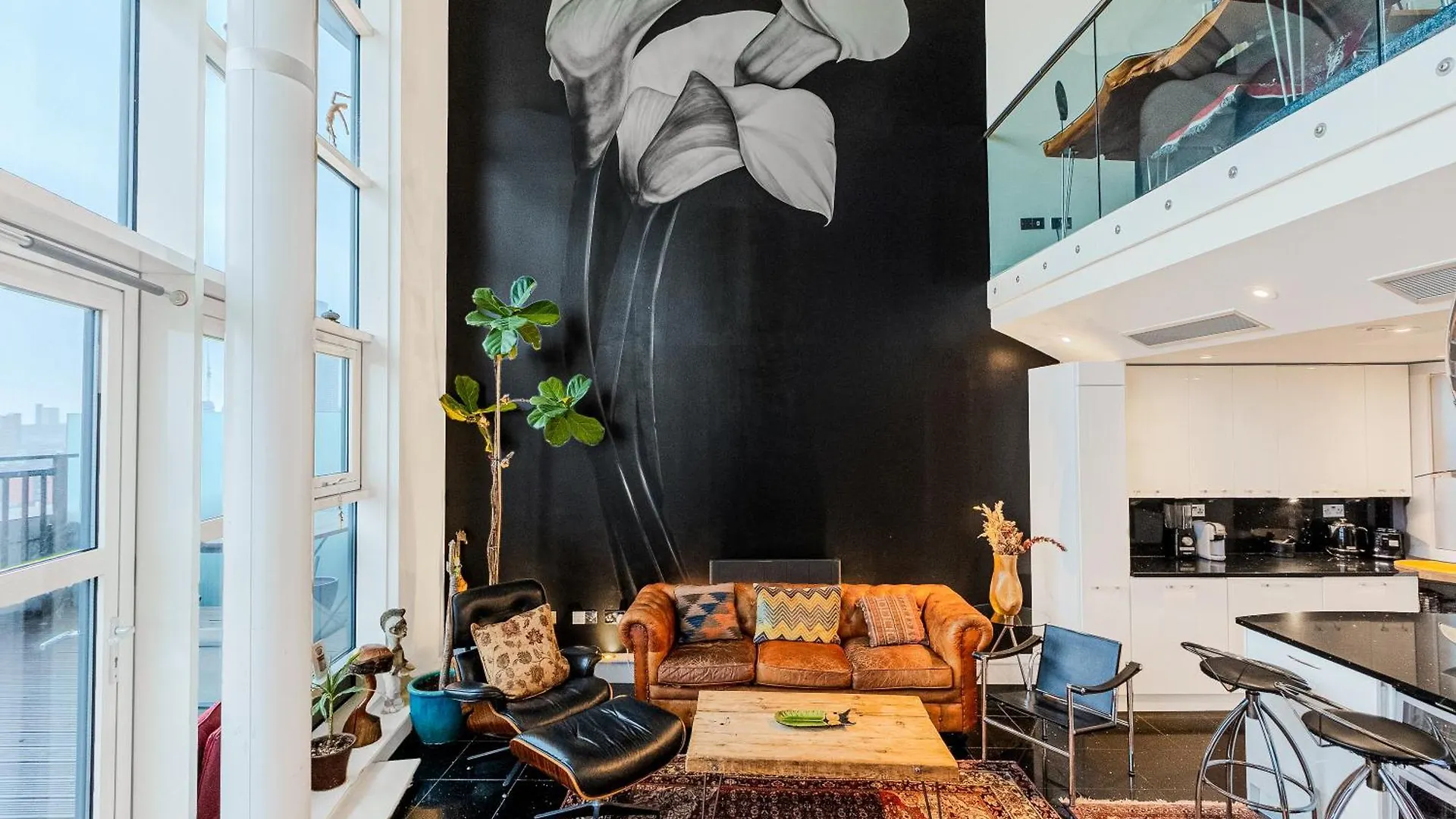 Luxury 2Br Penthouse In Canary Wharf contacts